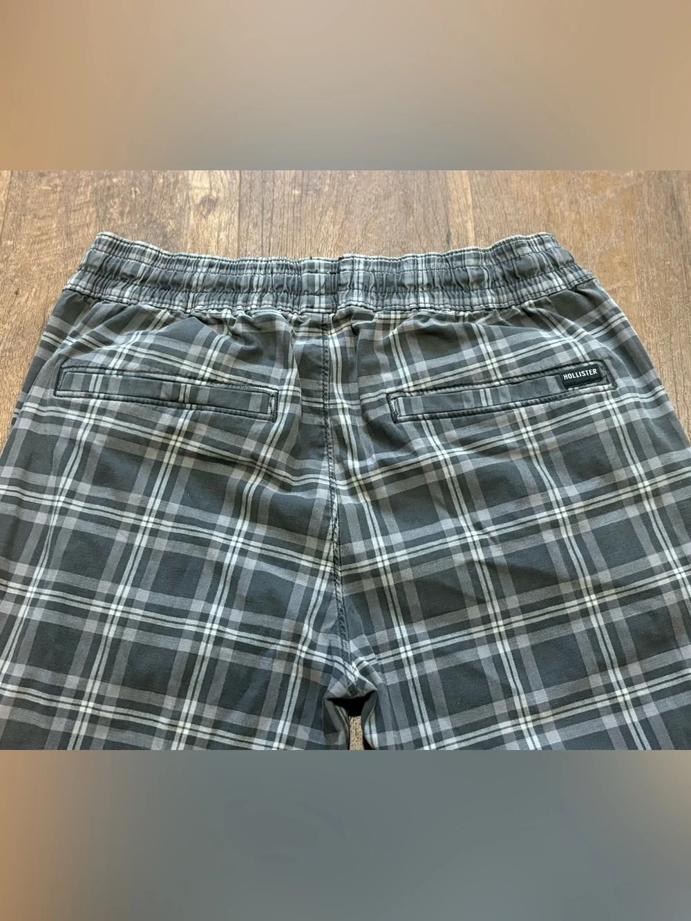 Hollister Men's Black & Gray Plaid Jogger Pants